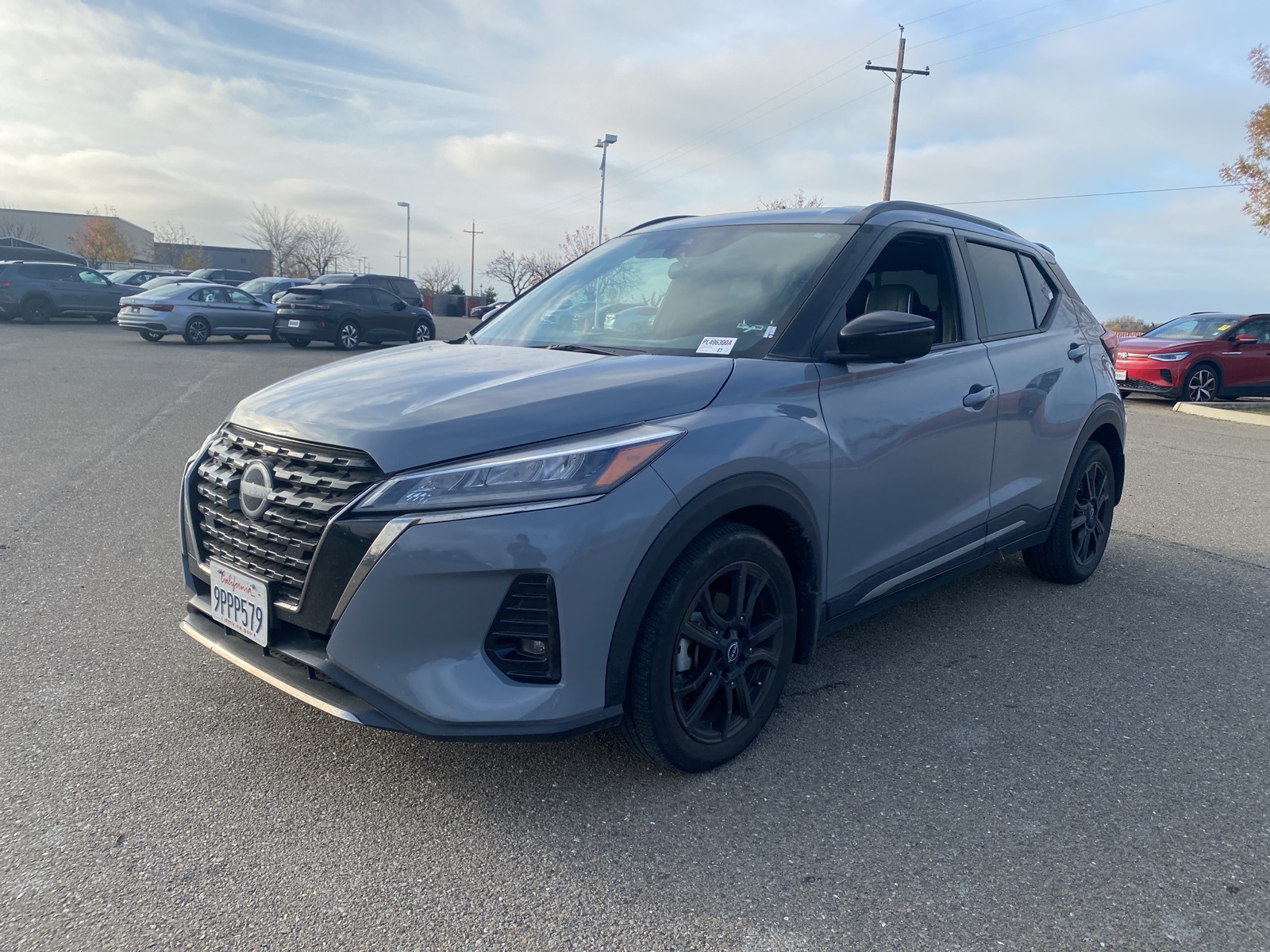 2023 Nissan Kicks SR's photo