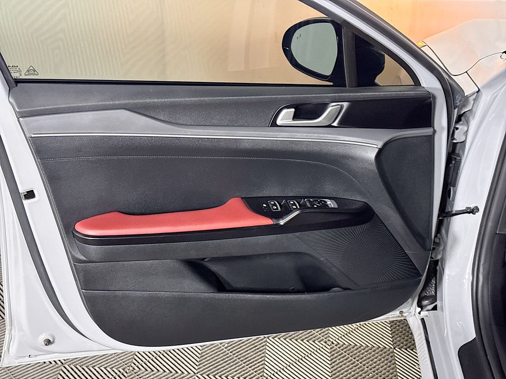 2024 Kia K5 GT-Line photo 10
