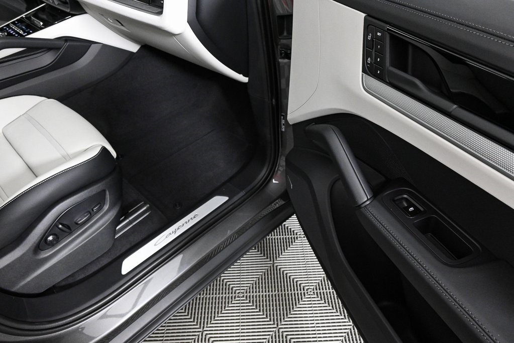 2025 Porsche Cayenne photo 25