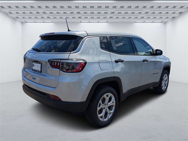 2024 Jeep Compass Sport photo 2
