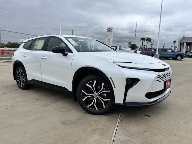 2025 Toyota Crown Signia XLE's photo