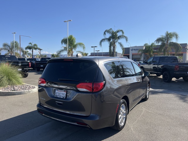 2022 Chrysler Voyager LX photo 7