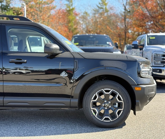 2025 Ford Bronco Sport Outer Banks photo 2