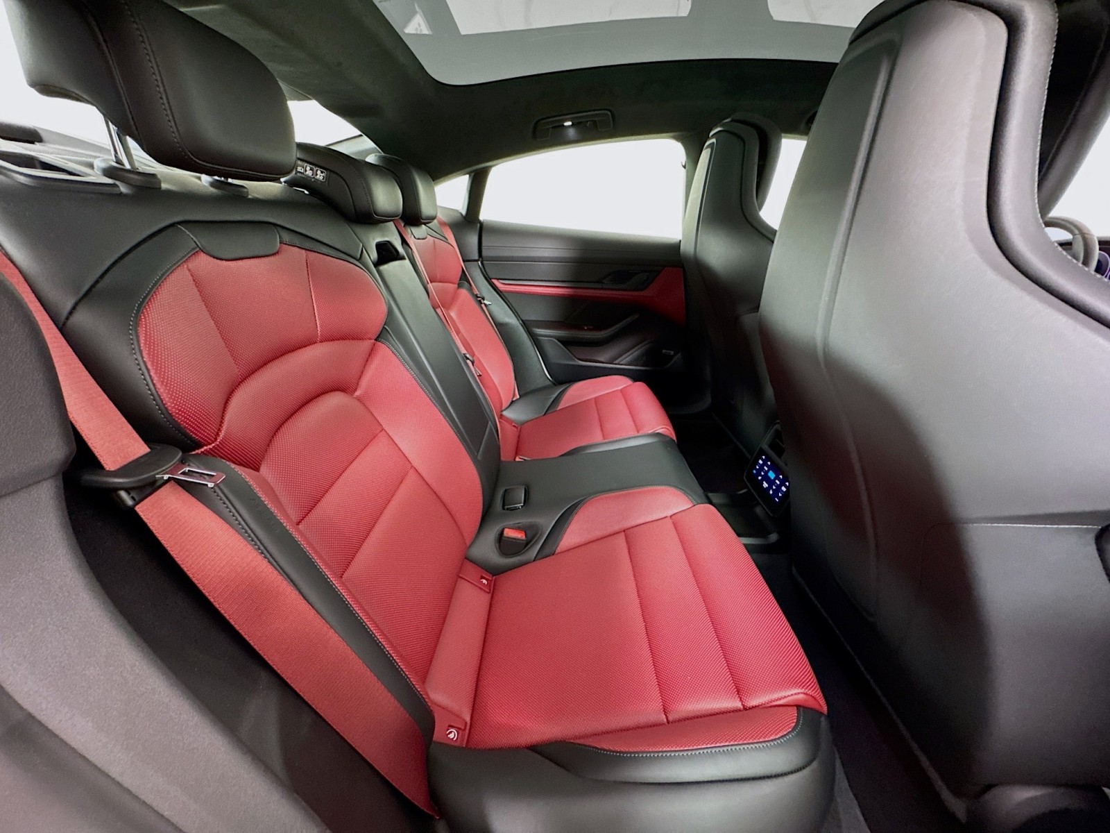 2025 Porsche Taycan 4S photo 22