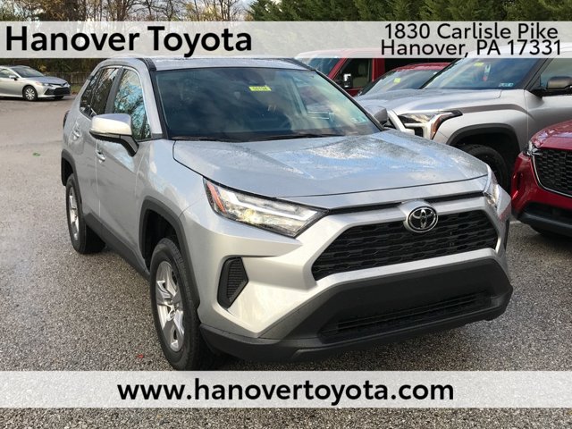 2025 Toyota RAV4 XLE's photo