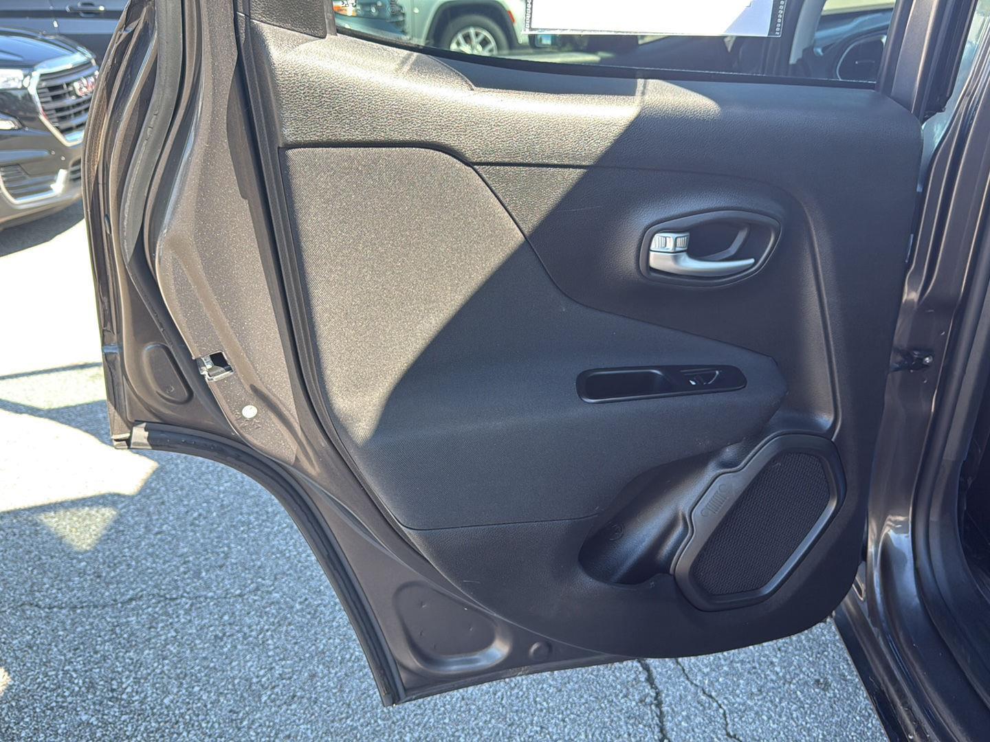 2020 Jeep Renegade Latitude photo 17