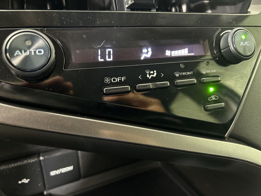 2021 Toyota Camry SE photo 28