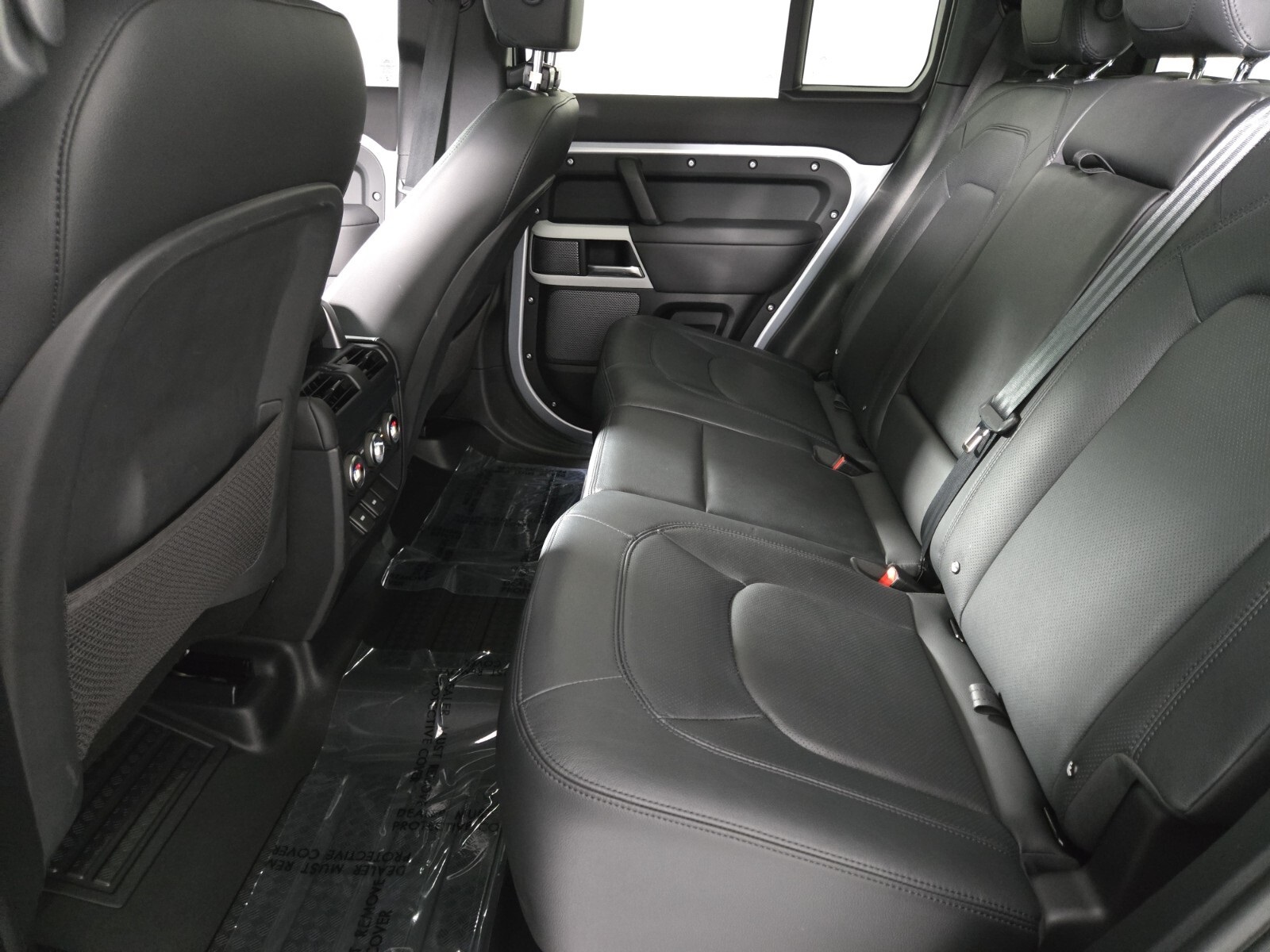 2024 Land Rover Defender 110 S photo 10