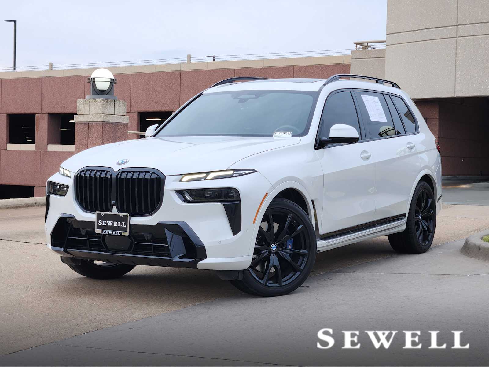 2023 BMW X7 40i's photo