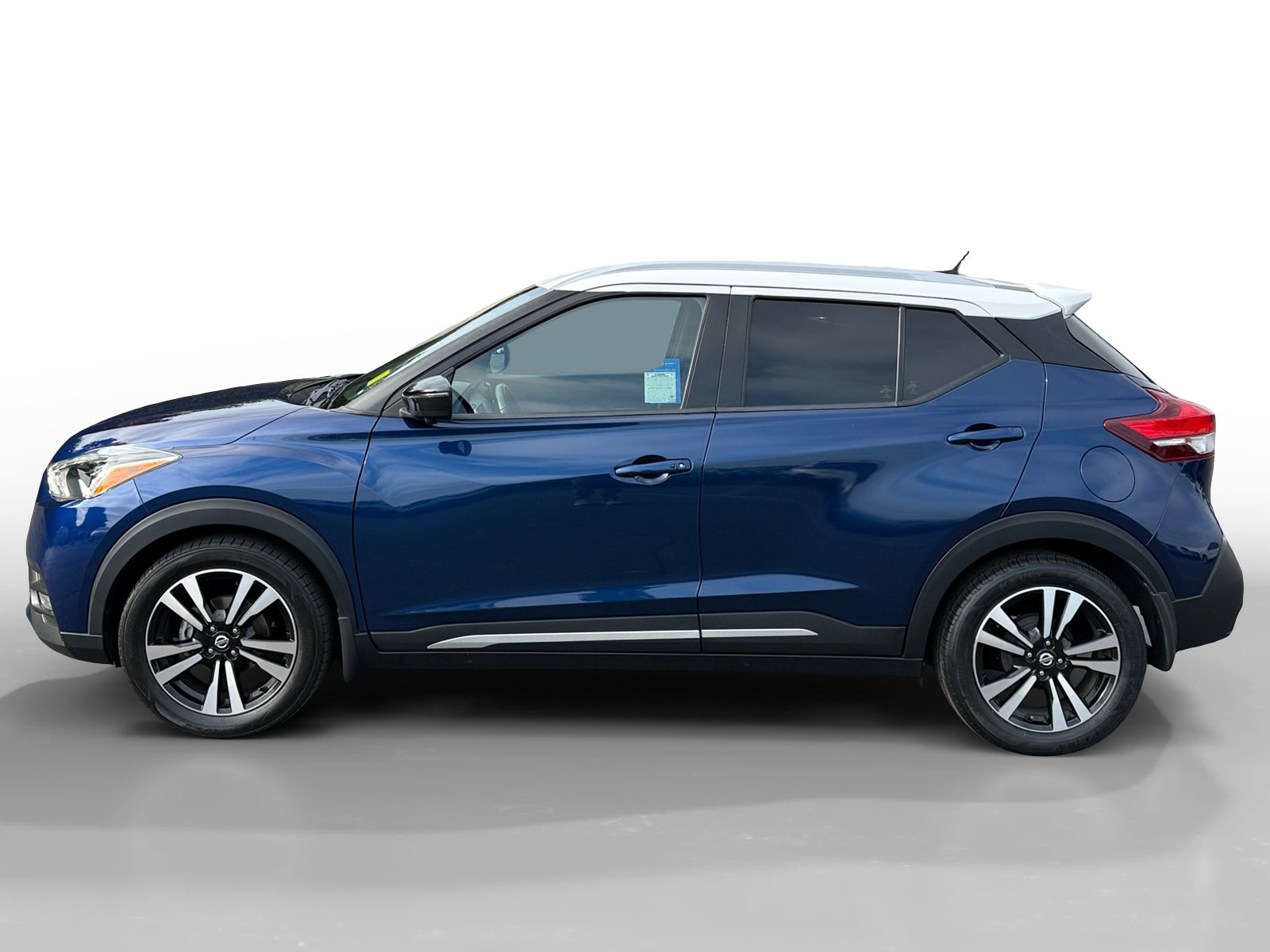 2018 Nissan Kicks SR photo 2