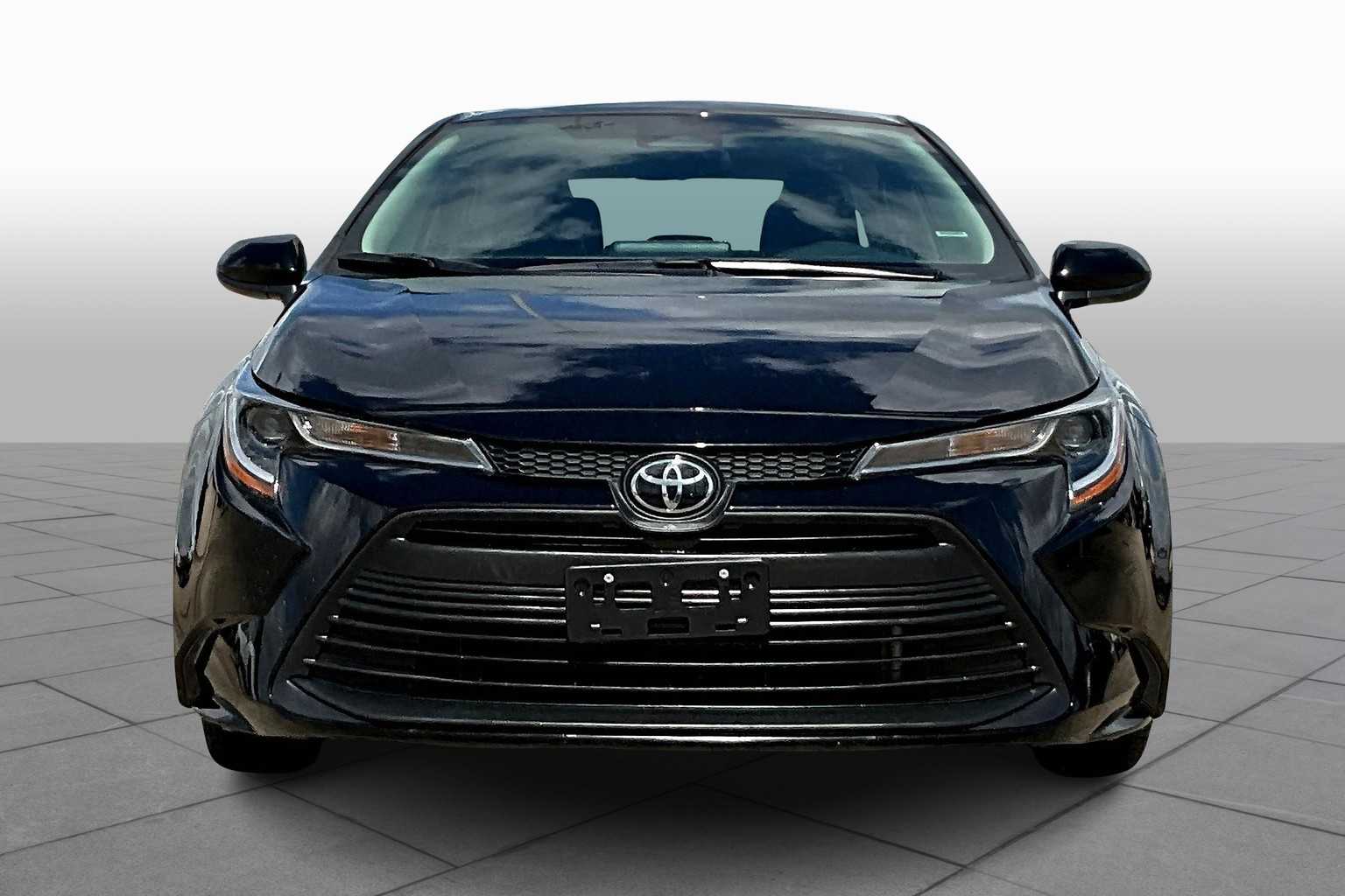 2024 Toyota Corolla LE photo 3