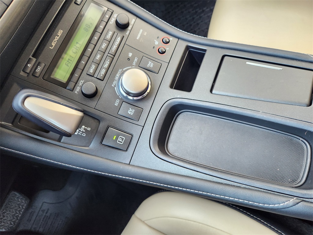 2017 Lexus CT 200h photo 17
