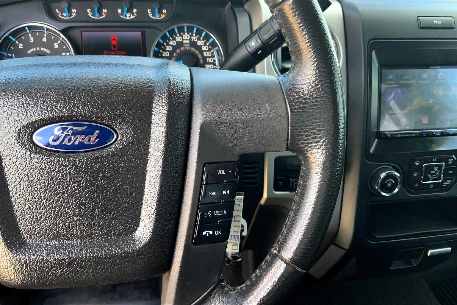 2013 Ford F-150 XLT photo 22
