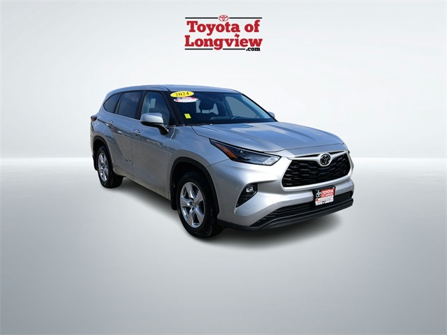 2024 Toyota Highlander LE's photo
