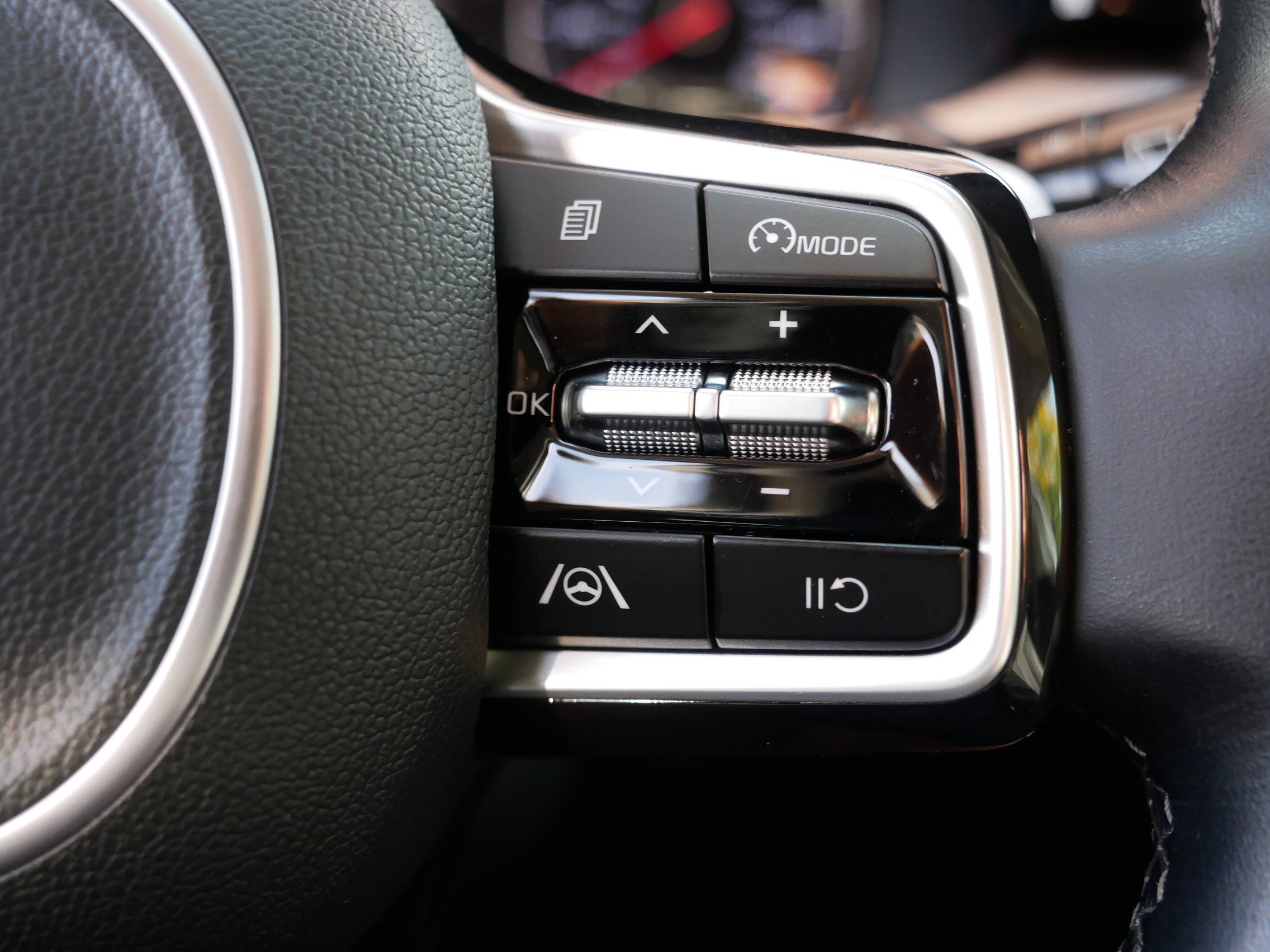 2022 Kia Sorento Hybrid S photo 23