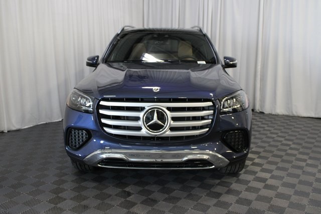 2026 Mercedes Benz GLS 450 4MATIC photo 2