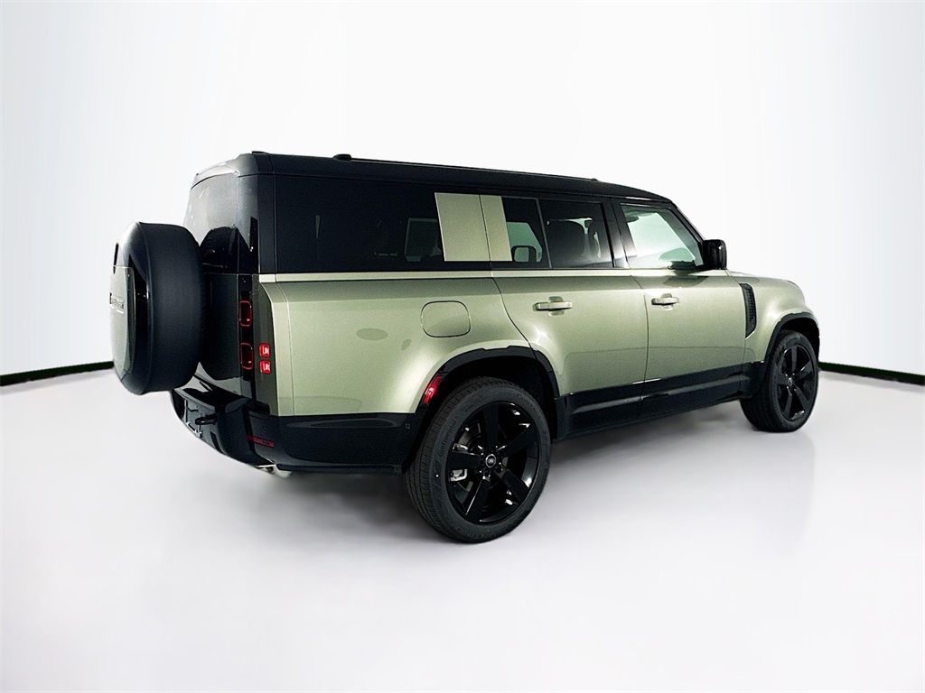 2025 Land Rover Defender 130 X-Dynamic SE photo 5