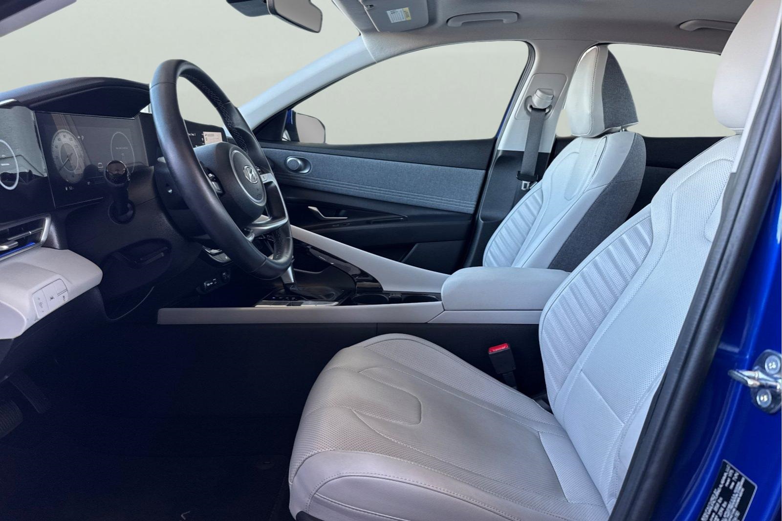 2023 Hyundai Elantra Limited photo 13