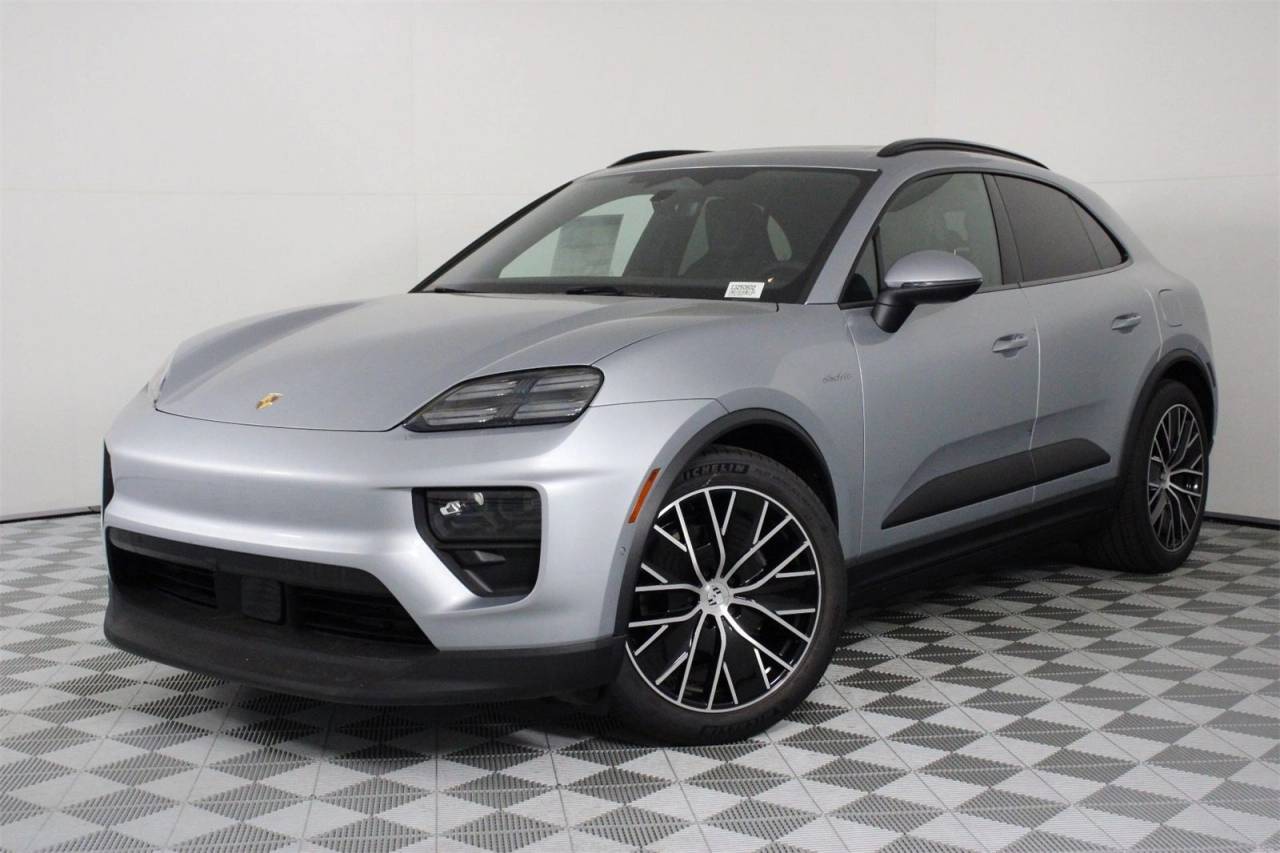 2025 Porsche Macan Base's photo