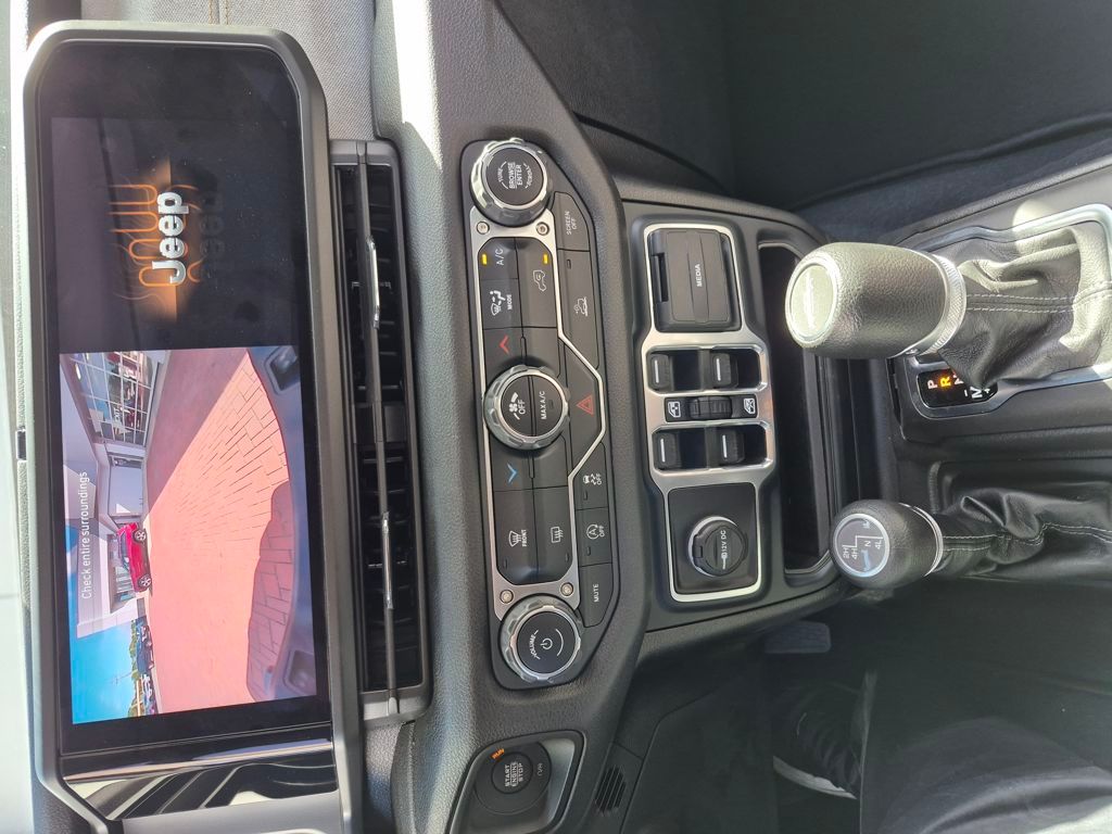 2024 Jeep Gladiator Sport photo 13