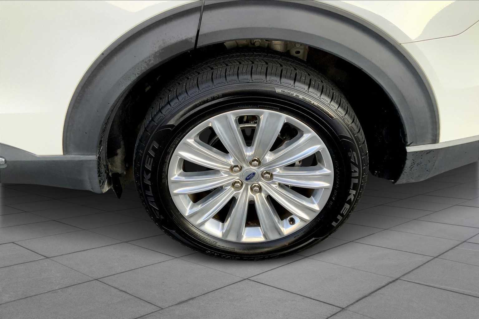 2020 Ford Explorer Limited photo 10