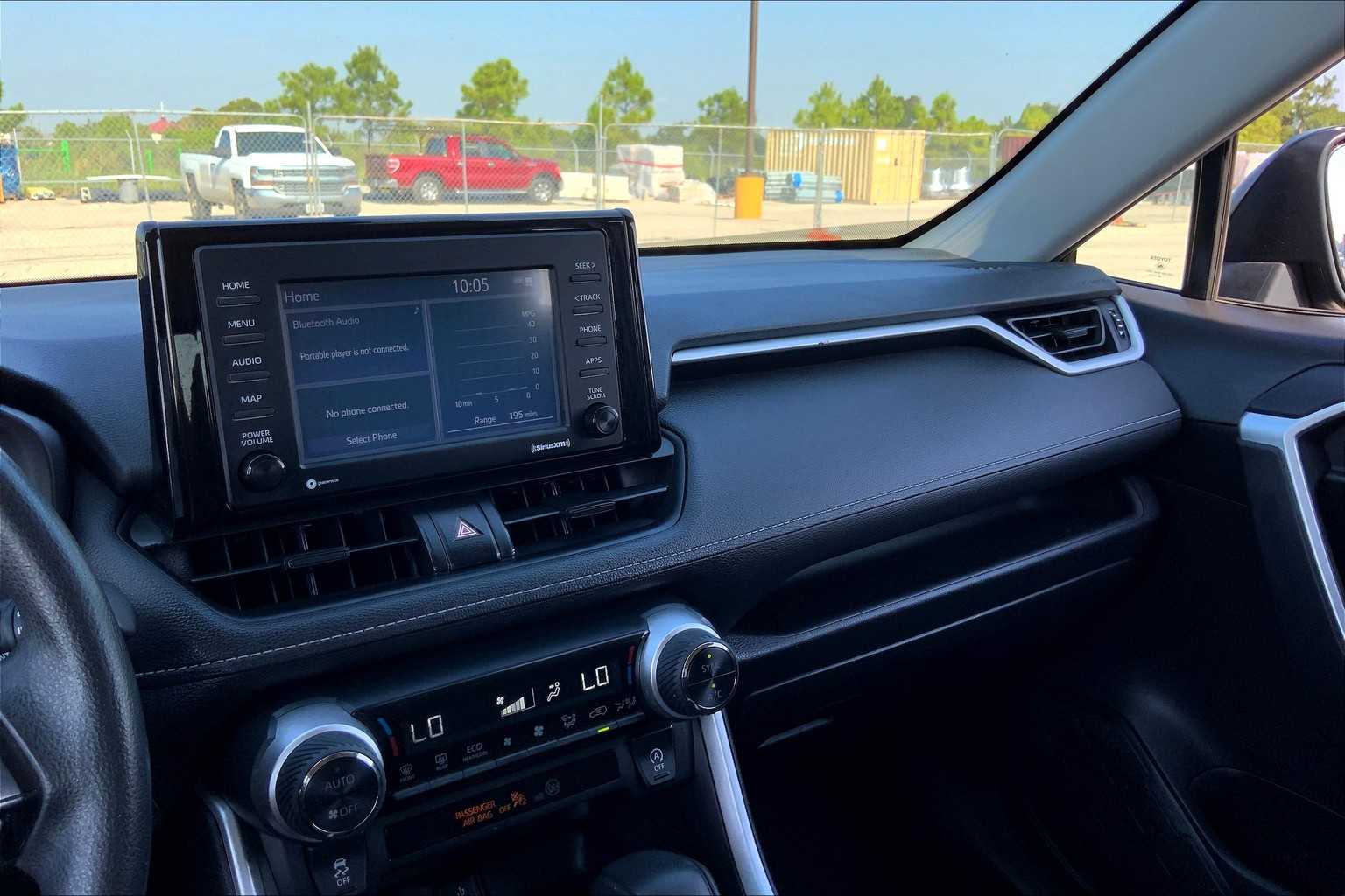 2021 Toyota RAV4 XLE photo 29