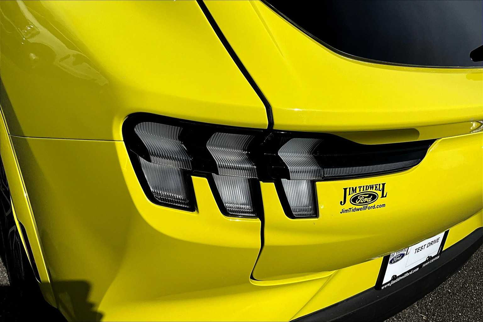 2025 Ford Mustang Mach-E Premium photo 23