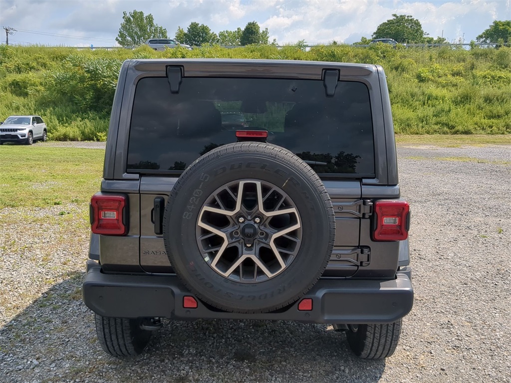 2025 Jeep Wrangler Sahara photo 3