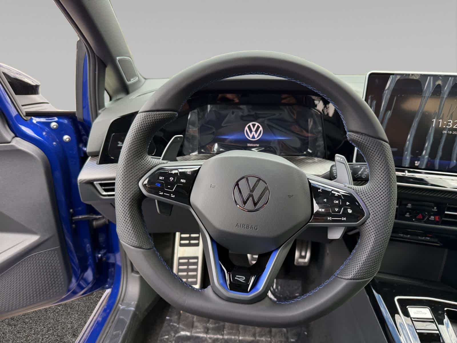2025 Volkswagen Golf R photo 12
