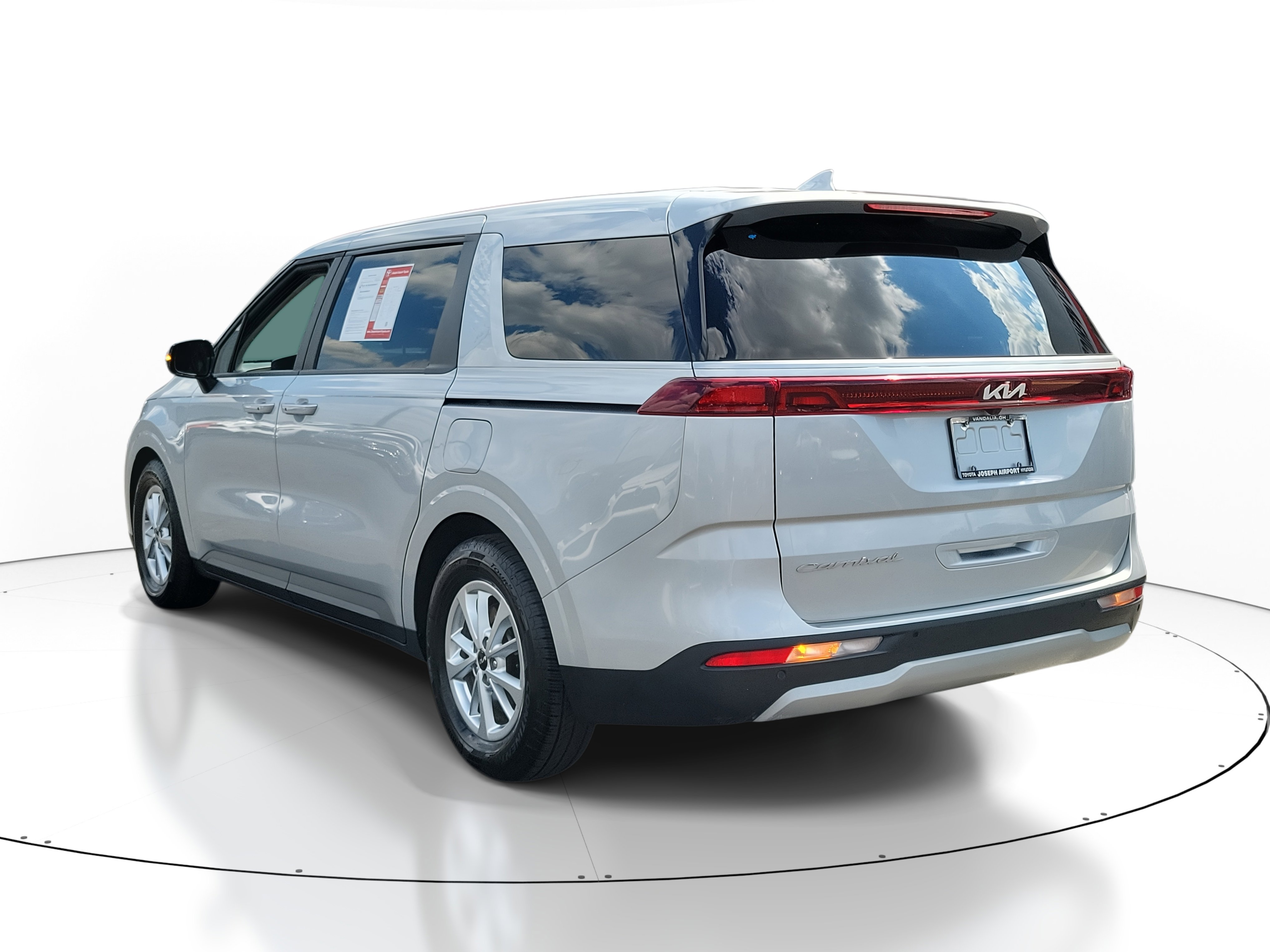 2022 Kia Carnival LXS photo 3
