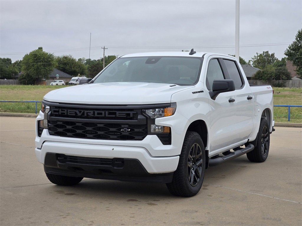 2025 Chevrolet Silverado 1500 Custom photo 2