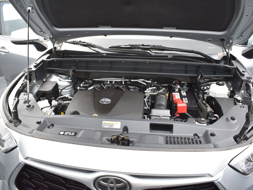 2020 Toyota Highlander L photo 23