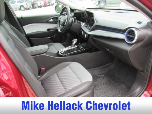2024 Chevrolet Trax LT photo 13