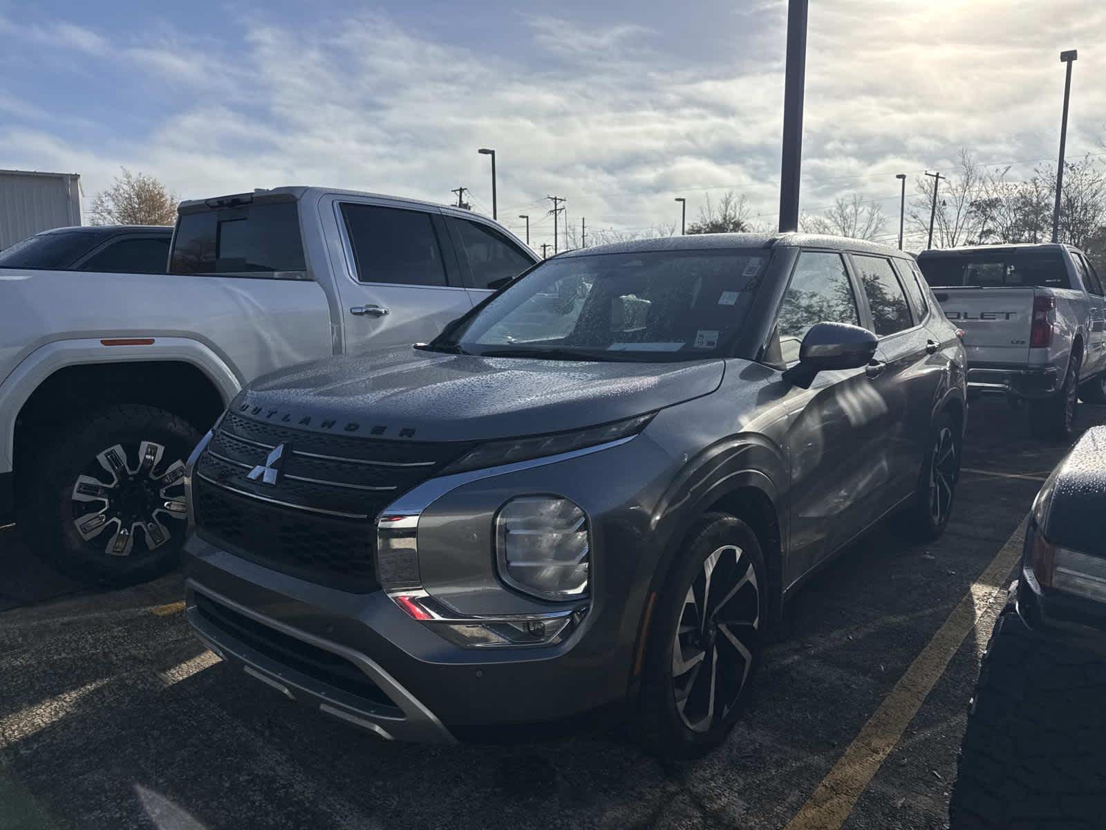 2022 Mitsubishi Outlander SE's photo