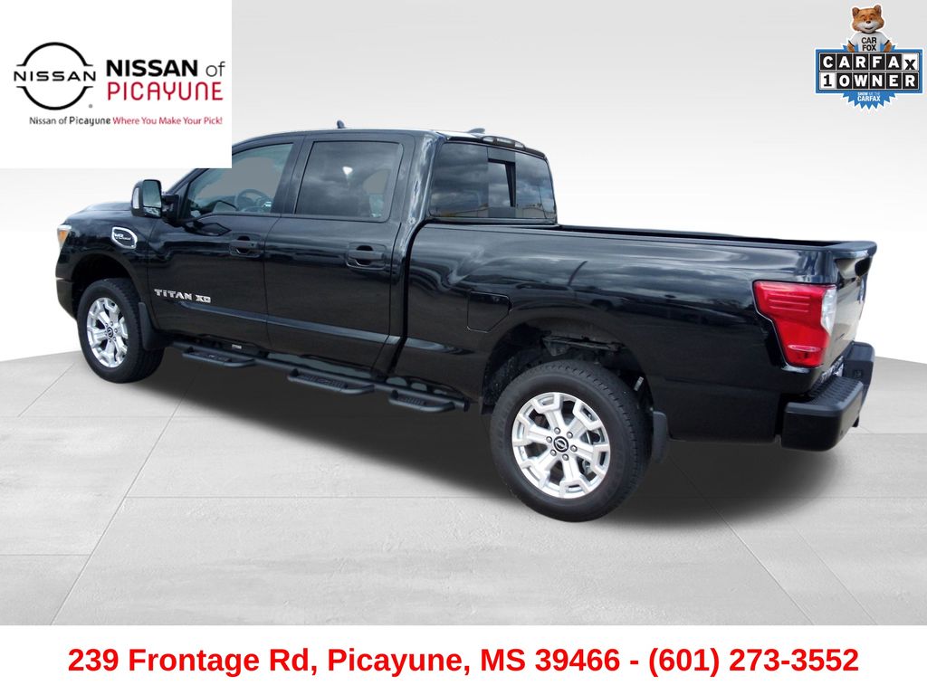 2024 Nissan Titan SV photo 2