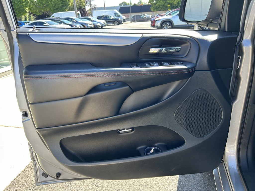 2016 Dodge Grand Caravan R/T photo 10