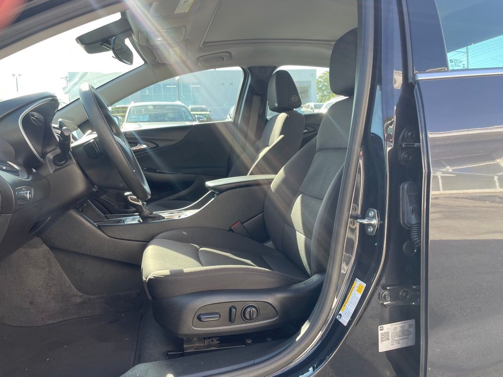 2023 Chevrolet Malibu 1LT photo 12
