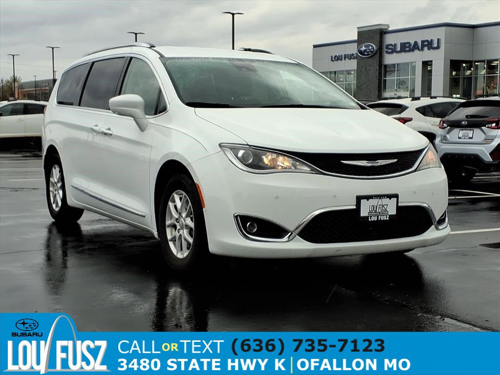 2020 Chrysler Pacifica Touring L's photo