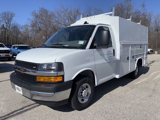 2024 Chevrolet Express Cutaway Base's photo