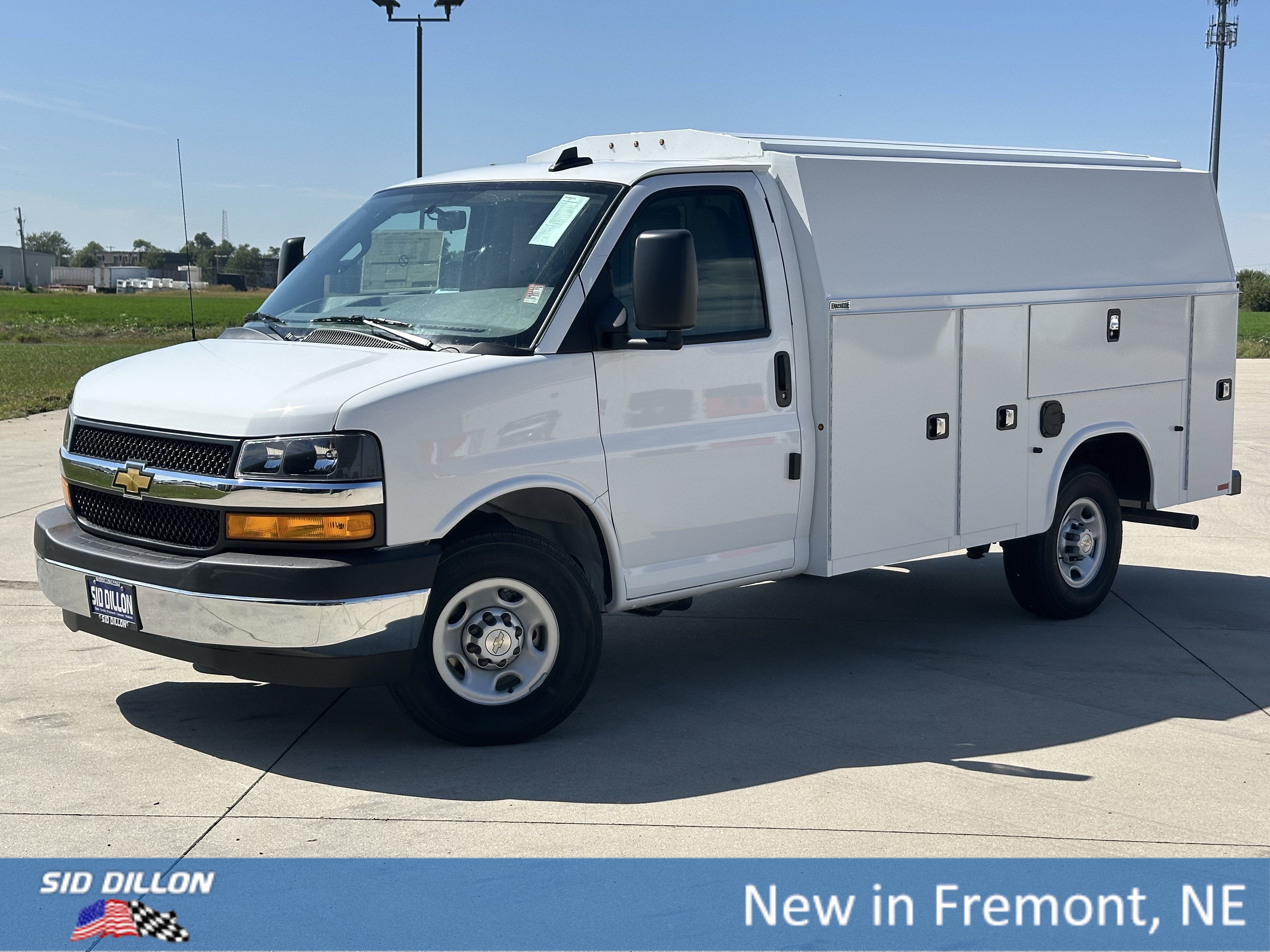 2025 Chevrolet Express Cutaway Base's photo