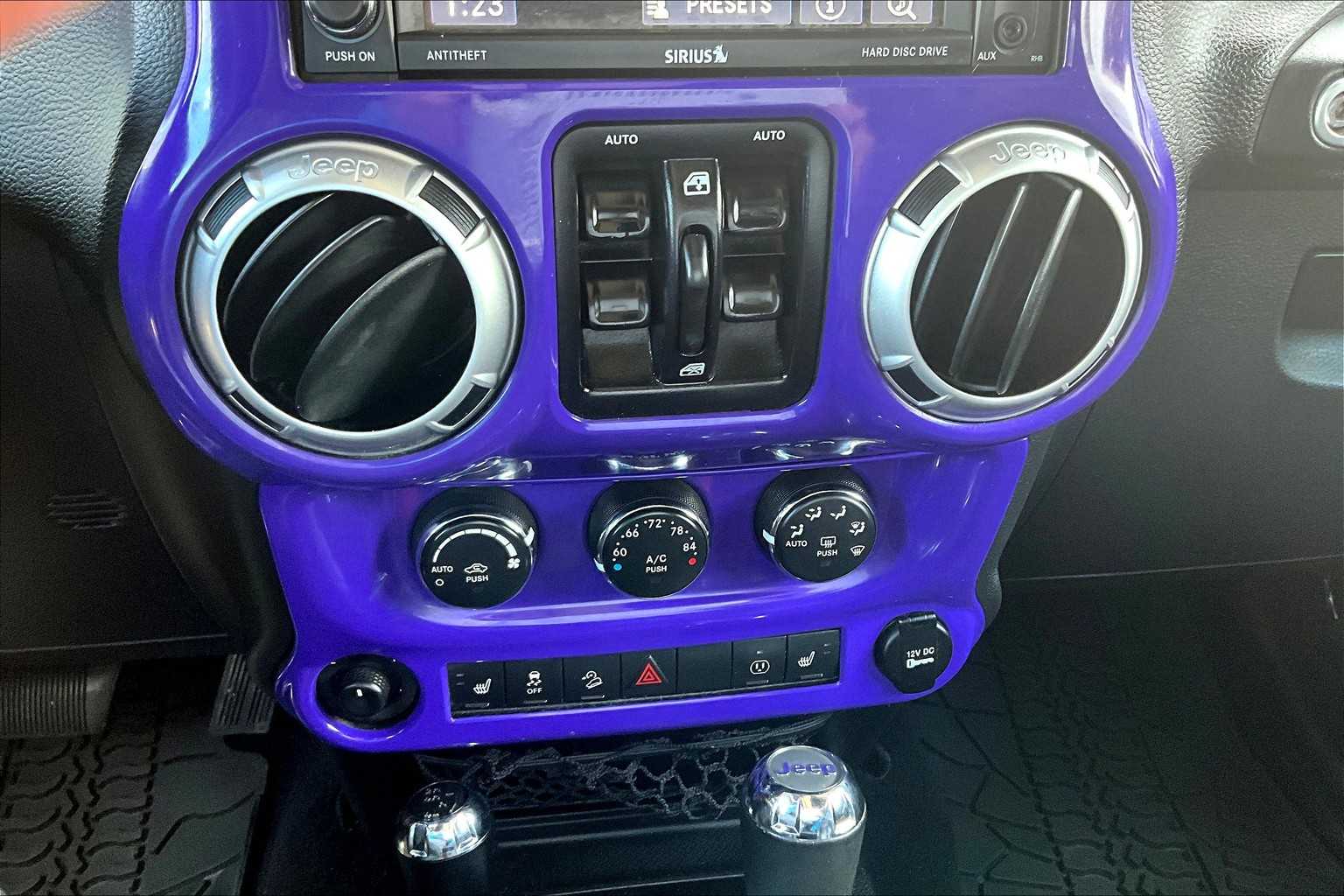 2015 Jeep Wrangler Unlimited Rubicon photo 28