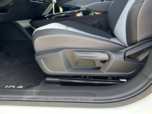 2025 Volkswagen ID.4 Pro photo 15