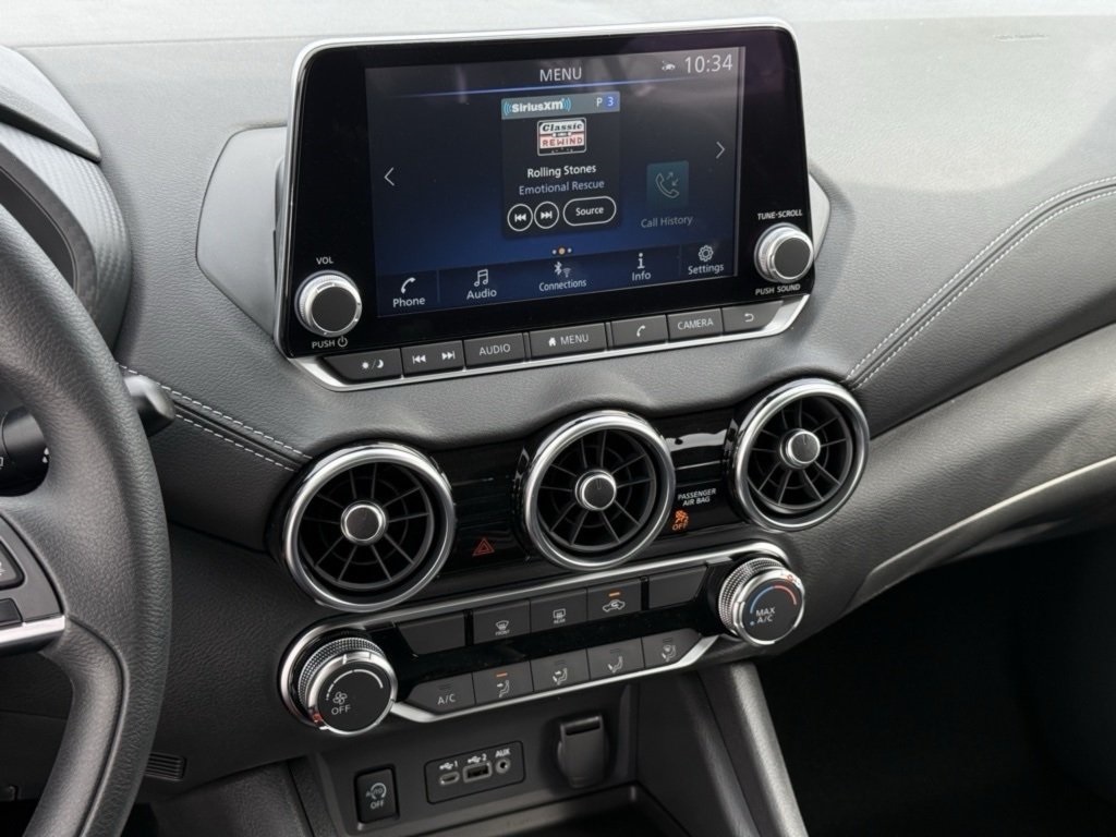 2025 Nissan Sentra SV photo 10