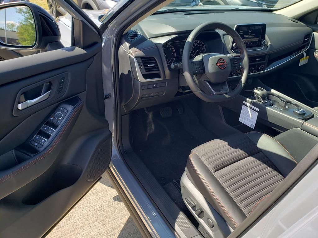 2026 Nissan Rogue SV photo 7