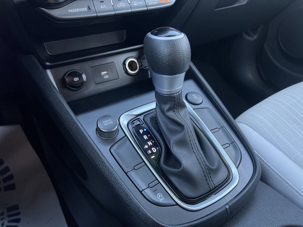 2023 Hyundai Kona SEL photo 18