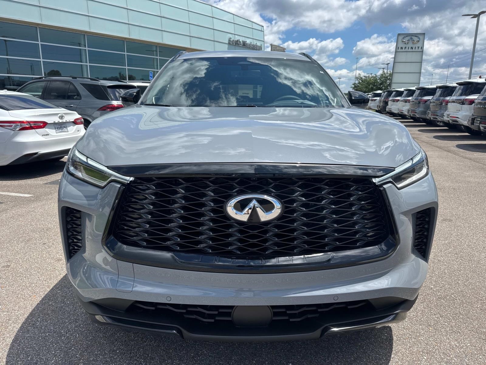 2025 Infiniti QX60 Luxe photo 2