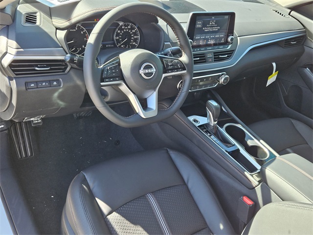 2025 Nissan Altima SR photo 6