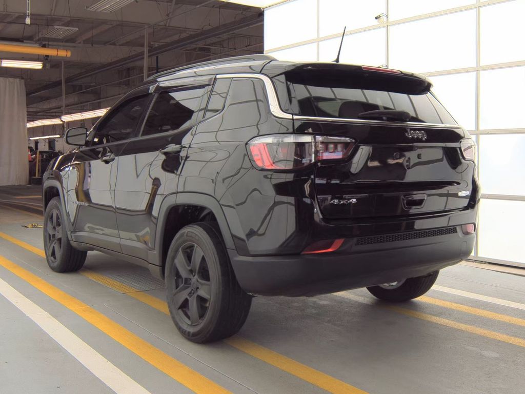 2022 Jeep Compass Latitude photo 2
