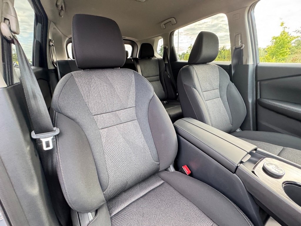 2026 Nissan Rogue SV photo 21