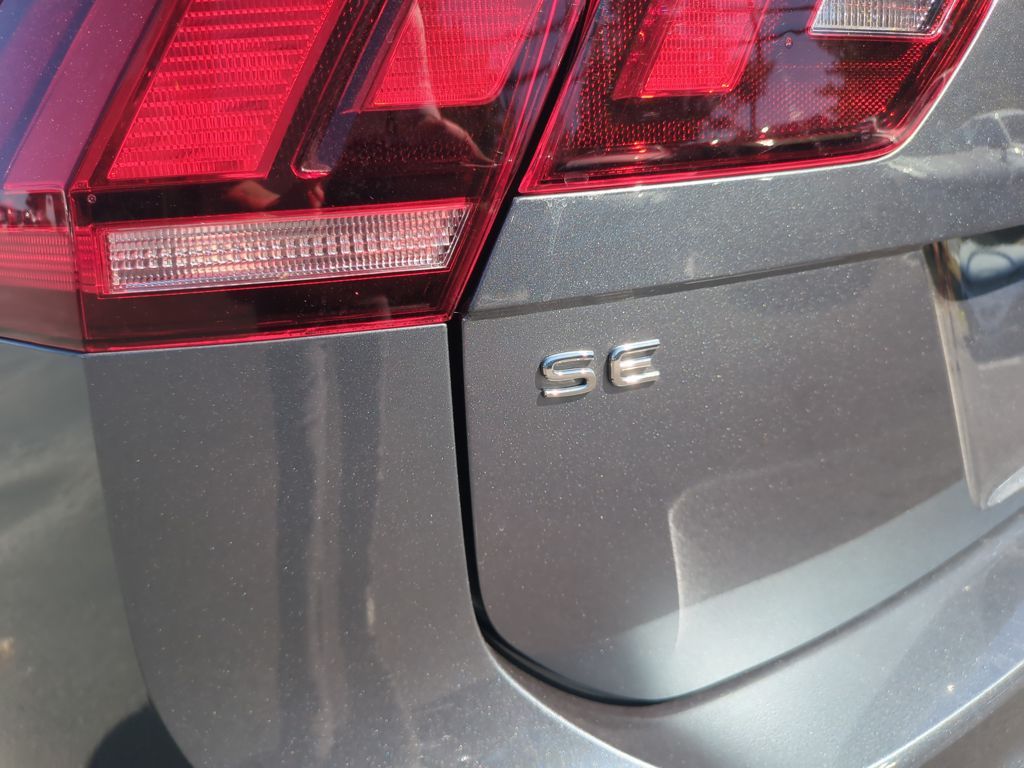 2022 Volkswagen Tiguan SE photo 6